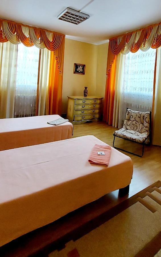 Hotel Bb Student Khust Luaran gambar